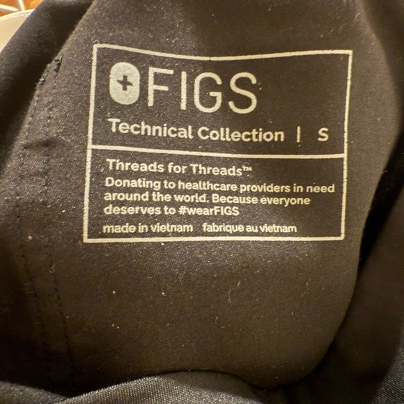 FIGS Technical Collection Top - Picture 6 of 6